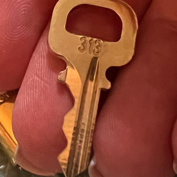 LV lock & key #313 - Picture 4 of 5